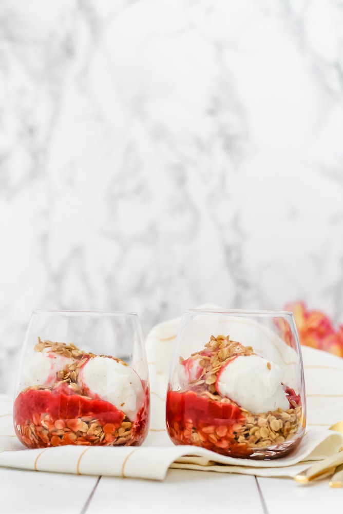 Strawberry Rhubarb Toasted Oat Sundae | cookinginmygenes.com