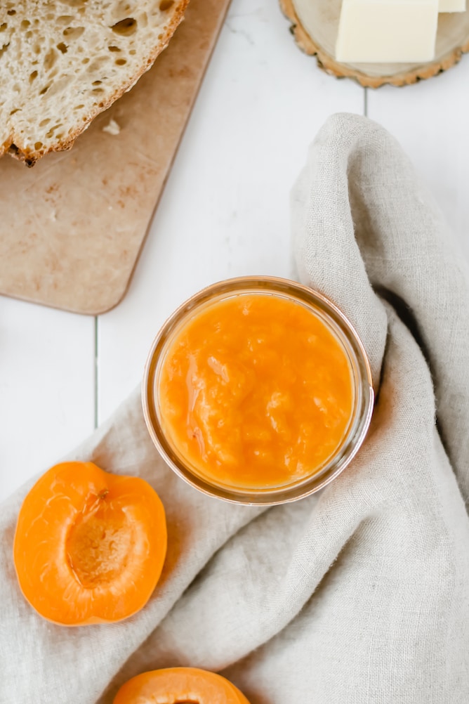 Easy Apricot Jam | cookinginmygenes.com