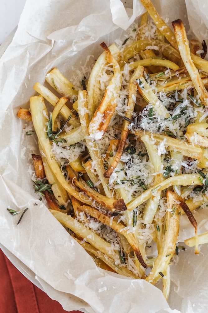 Baked Parsnips with Garlic Yogurt Dip | cookinginmygenes.com