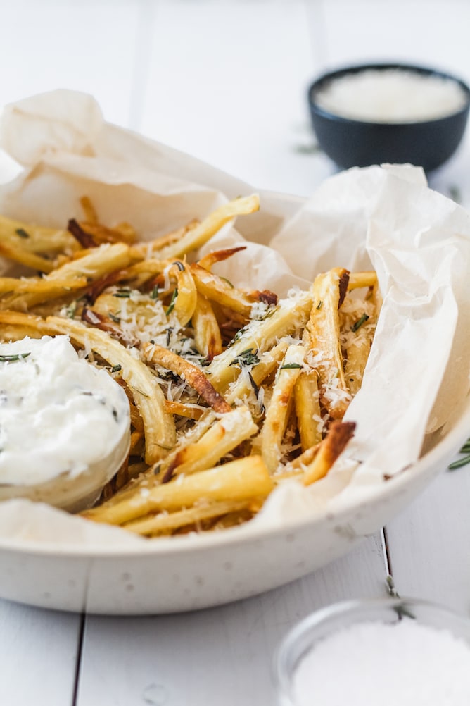 Baked Parsnips with Garlic Yogurt Dip | cookinginmygenes.com