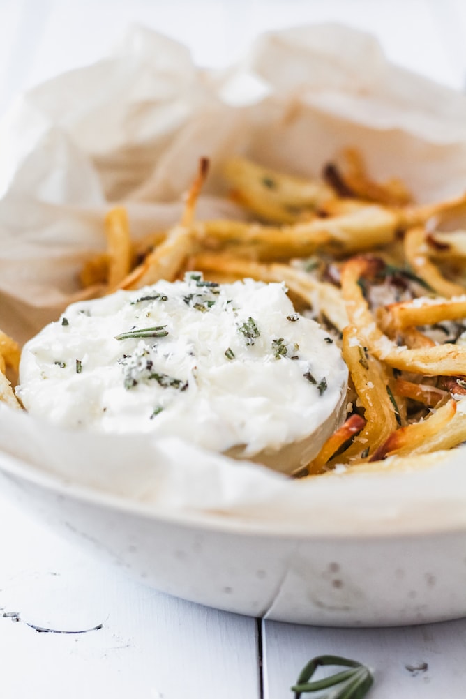 Baked Parsnips with Garlic Yogurt Dip | cookinginmygenes.com