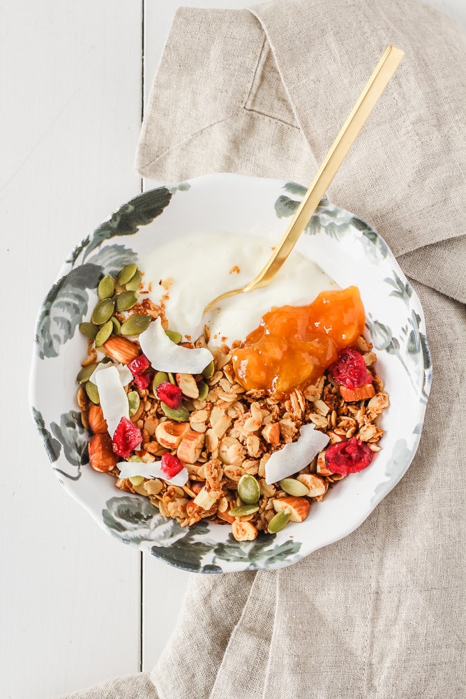 Easy Skillet Coconut & Almond Granola | cookinginmygenes.com