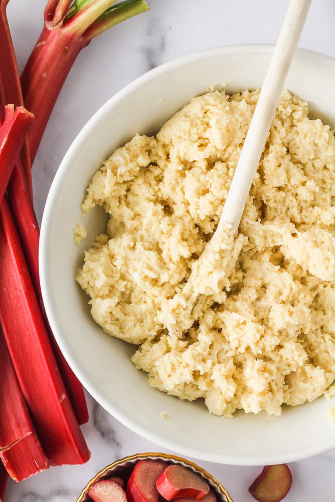 Rhubarb Cake | cookinginmygenes.com