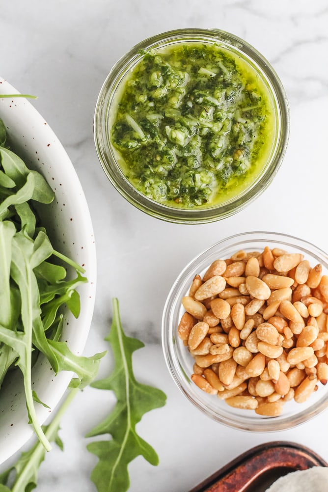 Roasted Tomato, Arugula and Halloumi Salad with Pesto | cookinginmygenes.com