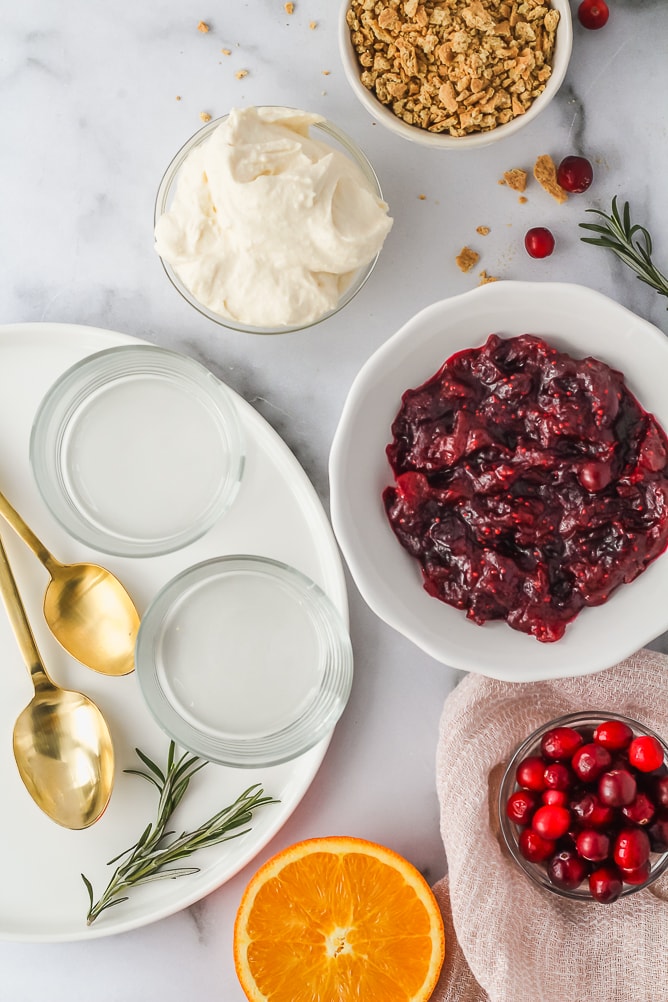 No Bake Mini Cranberry Cheesecakes | cookinginmygenes.com