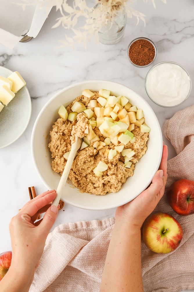 Apple Cinnamon Crumble Cake