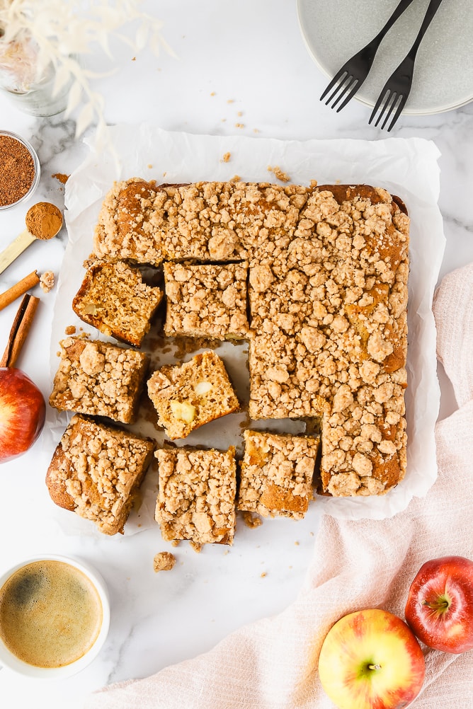 Apple Cinnamon Crumble Cake