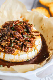 baked brie with maple pecans