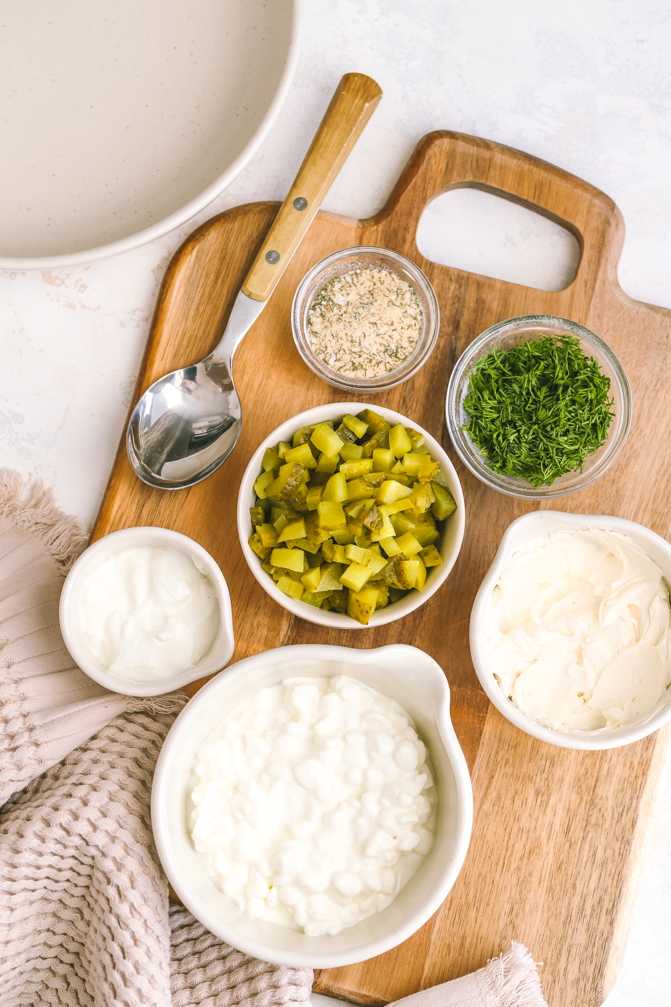 ingredients to make high protein dill pickle dip