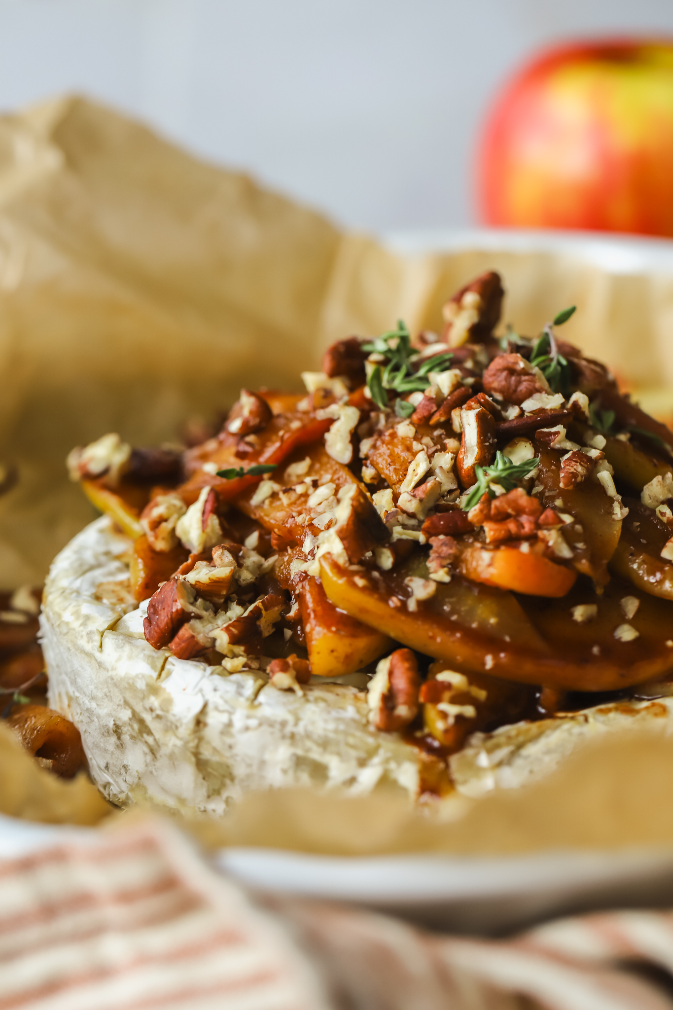 baked brie with apples, pecans and maple syrup