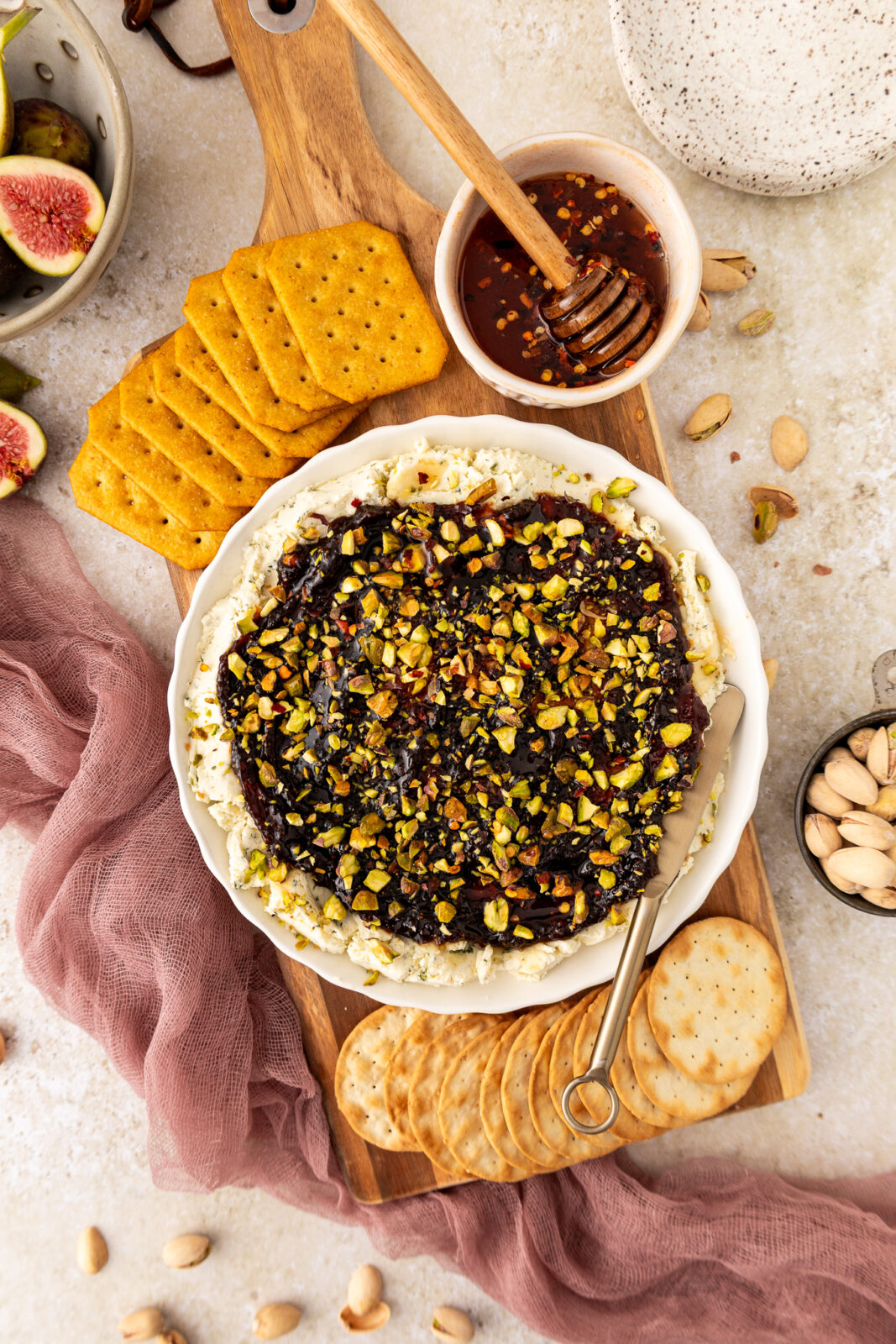 boursin fig appetizer with crackers