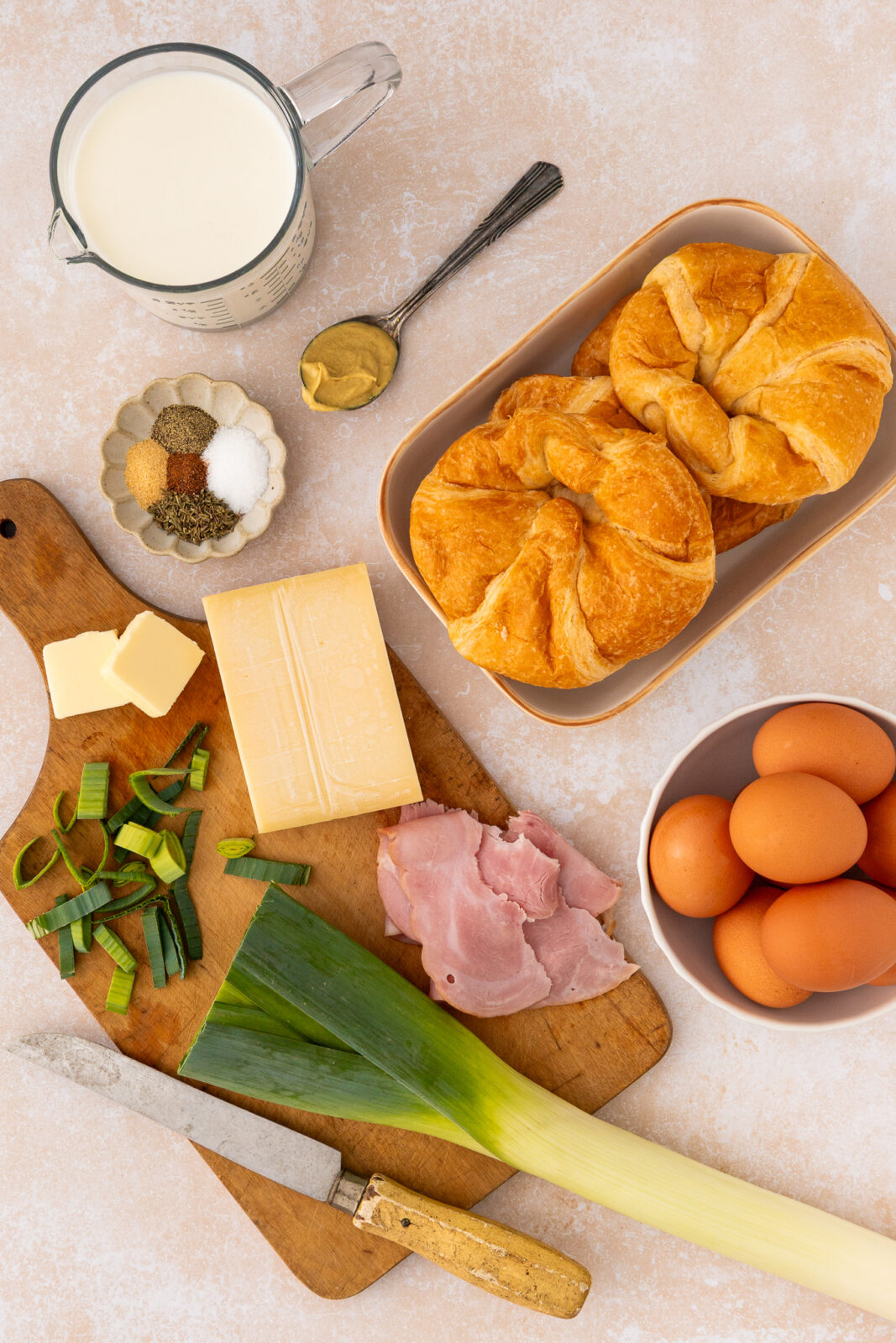 ingredients to make a croque monsieur breakfast casserole